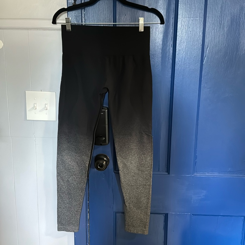 Black/gray ombré leggings
